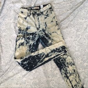 High rise, skinny leg. Acid wash stretch jeans